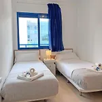 Hills - Bright, Pool, Parking And Ac In The Living *