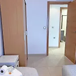 Hills - Bright, Pool, Parking And Ac In The Living 公寓