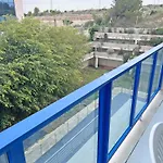 Hills - Bright, Pool, Parking And Ac In The Living *