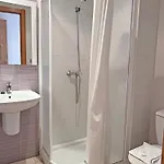 Hills - Bright, Pool, Parking And Ac In The Living