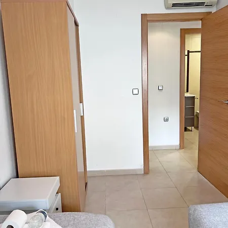 Hills - Bright, Pool, Parking And Ac In The Living