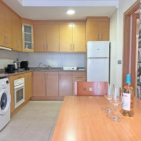 Hills - Bright, Pool, Parking And Ac In The Living *