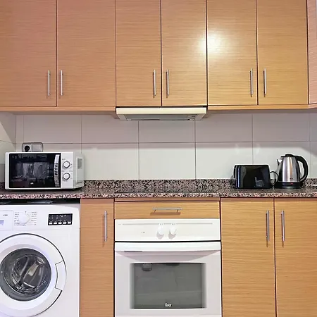 Hills - Bright, Pool, Parking And Ac In The Living