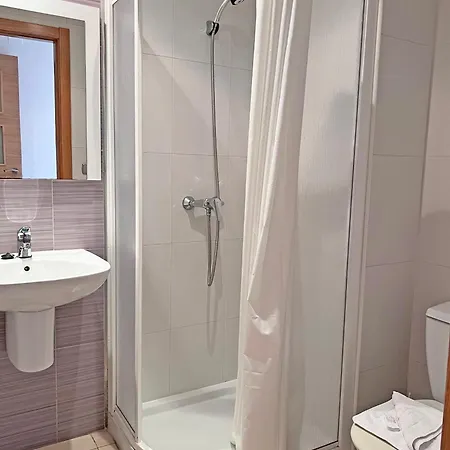 Hills - Bright, Pool, Parking And Ac In The Living